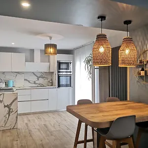 Apartment Petit Paradis Cosy T1 Bis 40m2 Independent En Maison Avec Jardin & Parking Gratuit, Caluire-et-Cuire